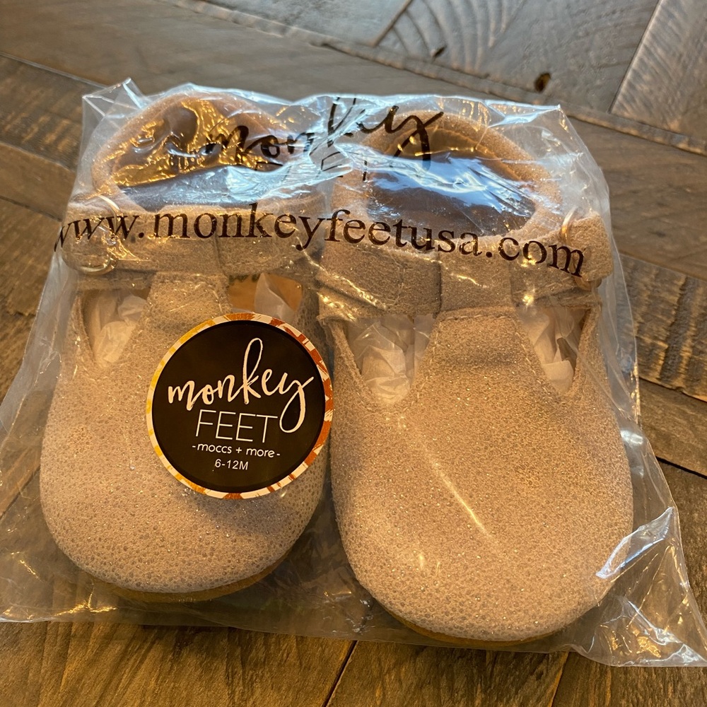 Monkey Feet T-Straps Silver Shimmer 6-12 months NIB 🐶🚭